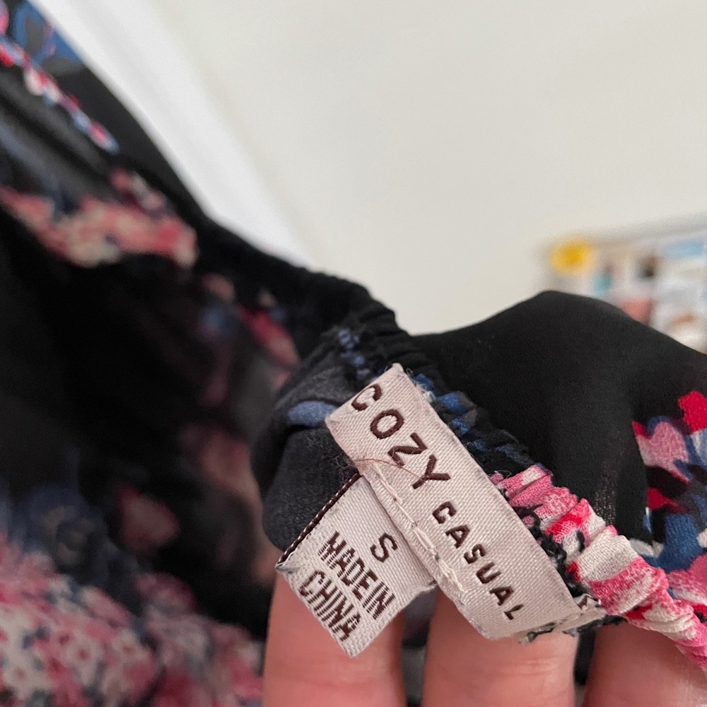 🌸FLORAL BLOUSE🌸 - Picture 4 of 4